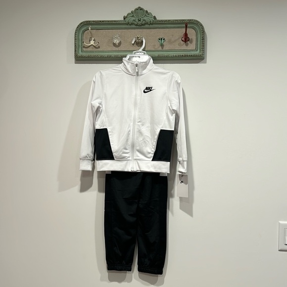 Nike two-piece set zip up joggers boys size 6 black and white new with tags - Picture 1 of 6